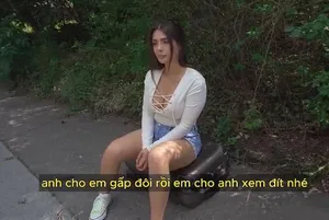 Phát hiện em kế gọi video sex với trai trong toilet